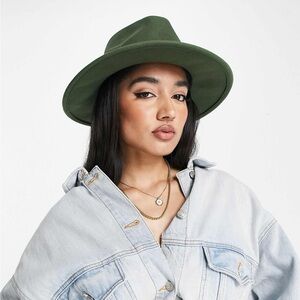 Stylish Green Women's Hat